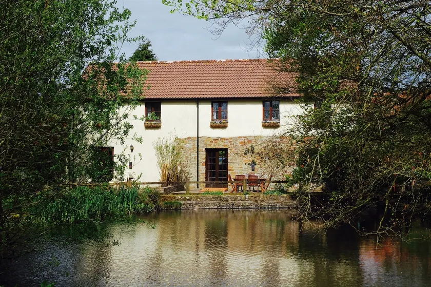 Brambles Cottage, Lily Pond Cottages - Image 1