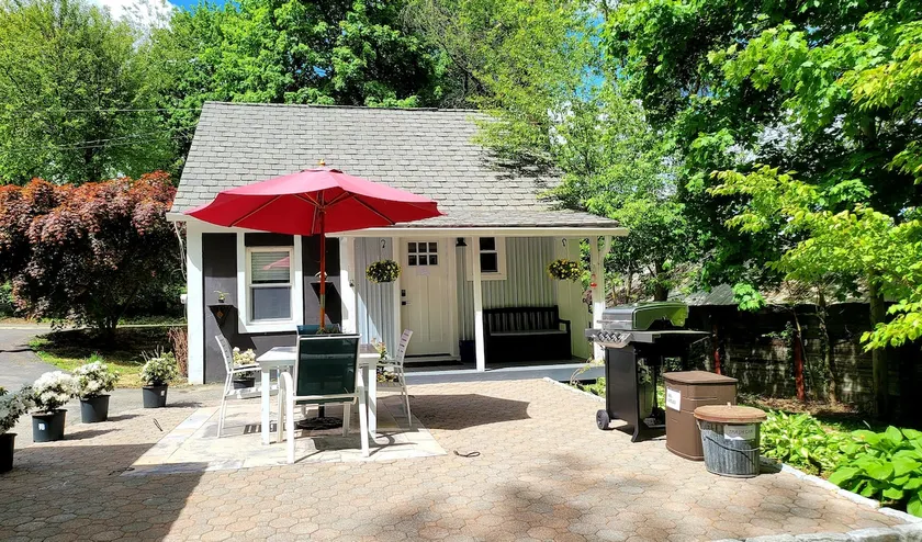 Charming 2 Bed backyard guesthouse close to Peekskill, WestPoint, & trails. - Image 1