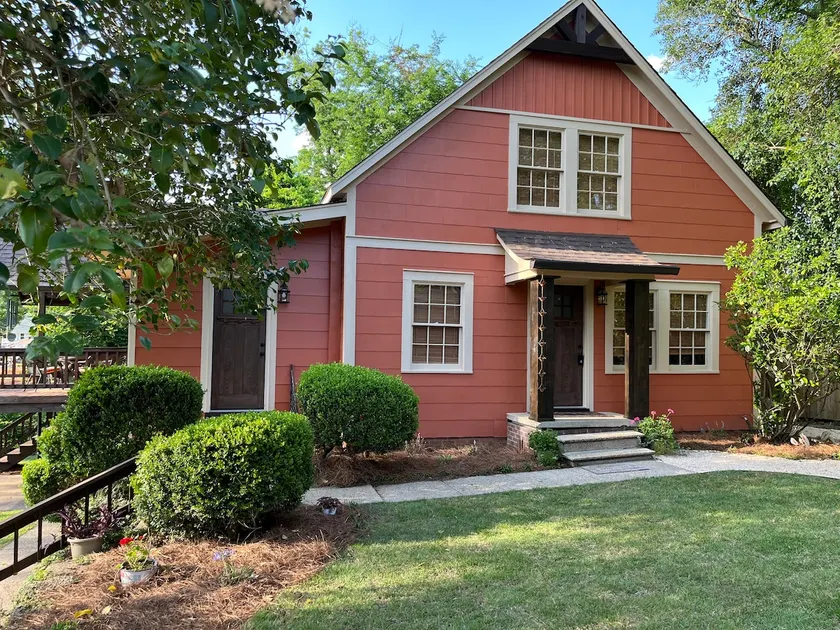 Jenny's Cottage (W/Pool)-3 Blocks from Downtown - Image 1