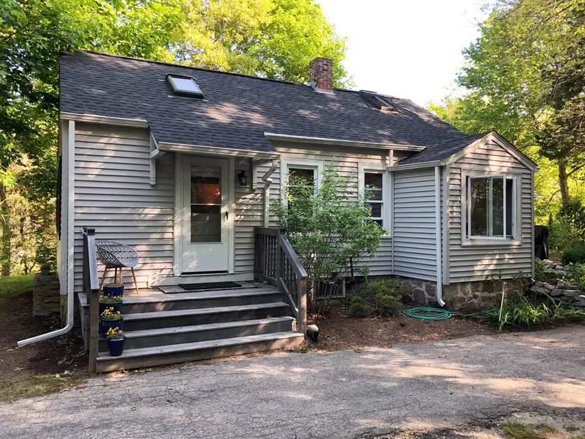 Privately Located Beach Cottage Getaway - Image 1
