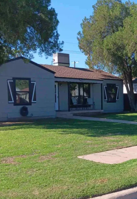 Clean, Comfortable, Next to park, 2 min from Tech - Image 1