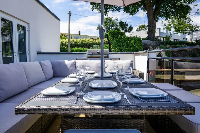 Nifty Crowsport - Stylish 7 bedroom crew house - Image 1