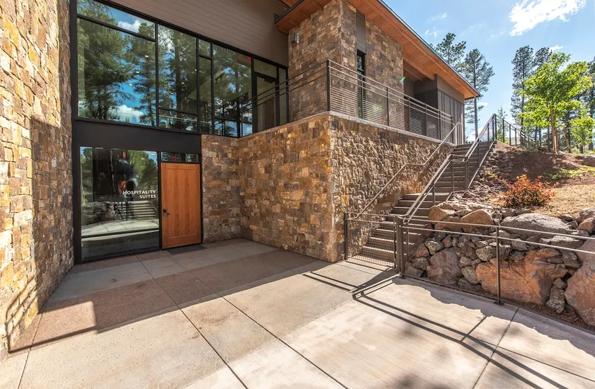 Centrally located Luxury Oasis:18 Beds & Big Yard! - Image 1