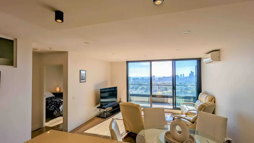 sub-penthouse with stunning view - Image 1