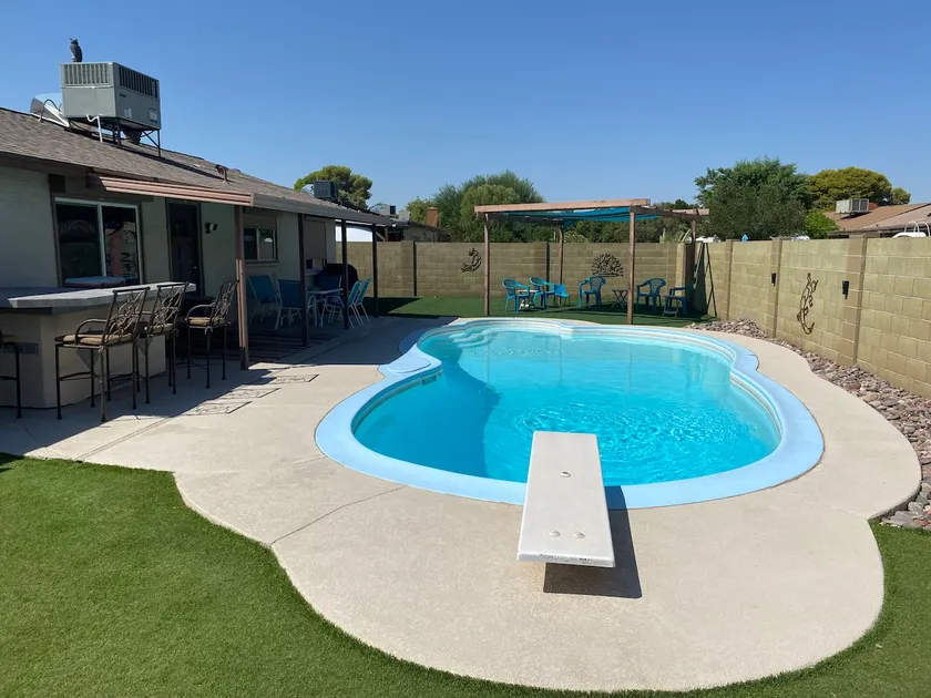 Free heated pool in kid friendly home + game room - Image 1