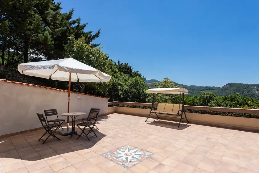 The large terrace of the hillside villa - Image 1