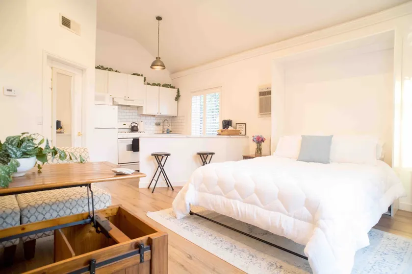 ★ Farmhouse Studio - Full Kitchen & Private Entry - Image 1