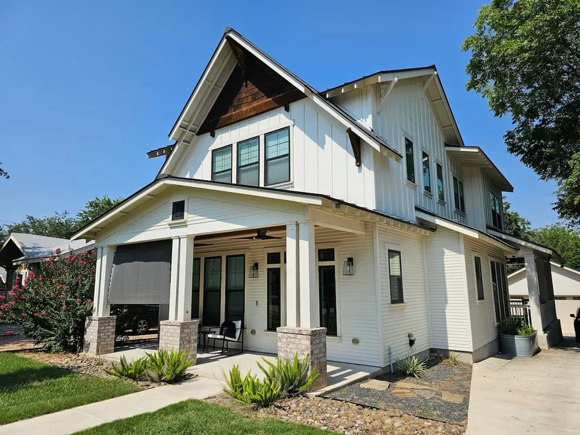 New-built 5 bedrooms, 3.5 baths Craftsman - Image 1