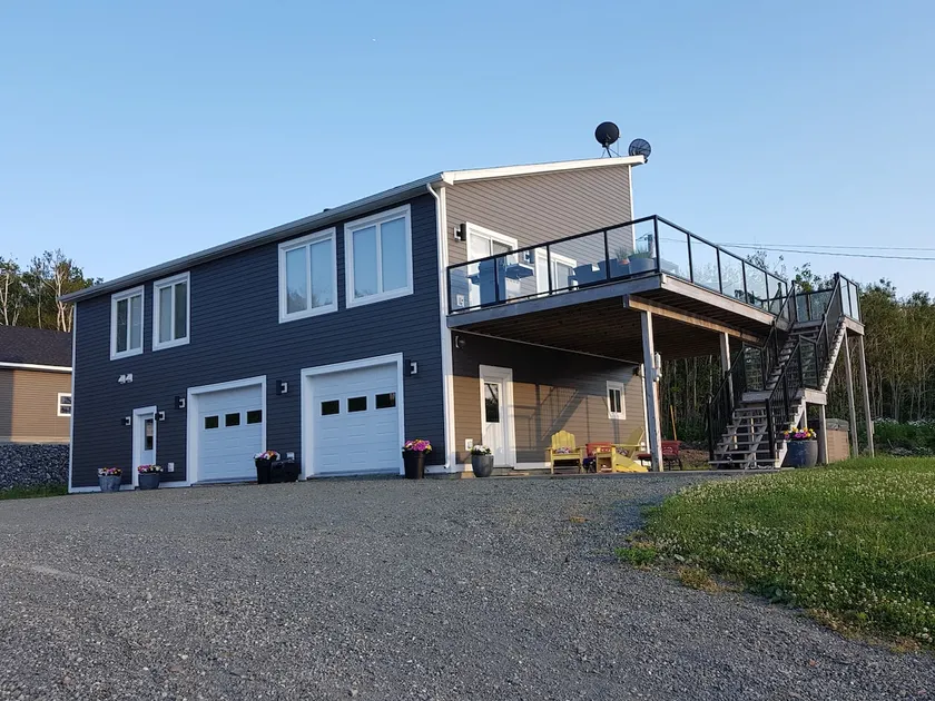 Contemporary ocean style with views, views, views! - Image 1