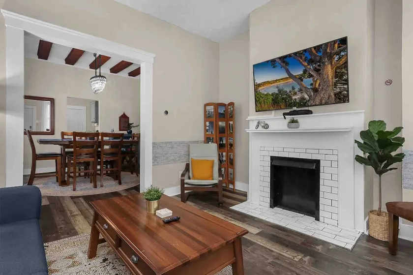 Modern 2BR near DT, 8min walk to Park&Conservatory - Image 1