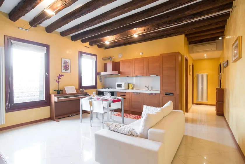 ELEGANT AND WIDE FLAT 5 MIN FROM THE TRAIN STATION - Image 1