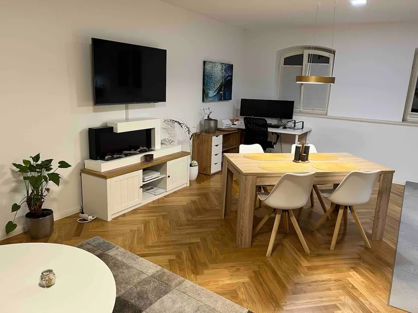 Exclusive old building apartment with workplace WE1 - Image 1