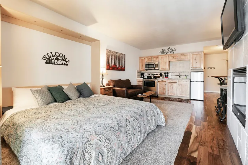 X-MAS DISCT-King Bd-Pool-Hot-Tub-Low Rates-Grt Location - Image 1
