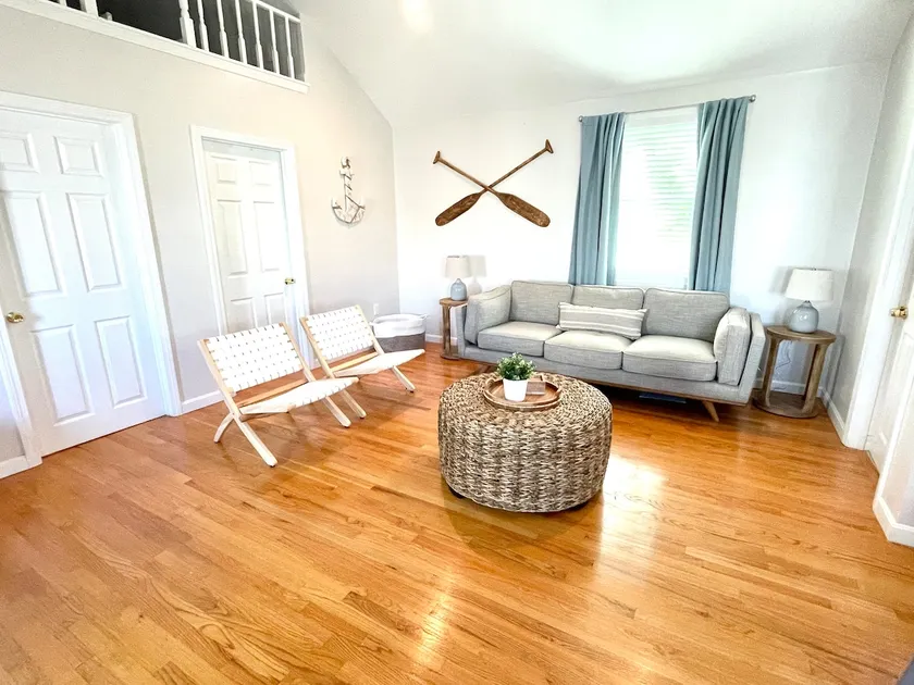Detached condo, one building away from the beach - Image 1