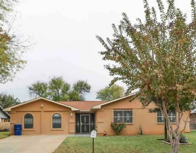 Gorgeous 4-Bedroom house PLUS Entertainment room! - Image 1