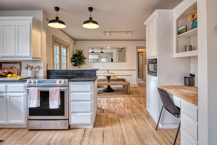 5 Bedroom, 3 Bath House! With Brand New Hot Tub! - Image 1