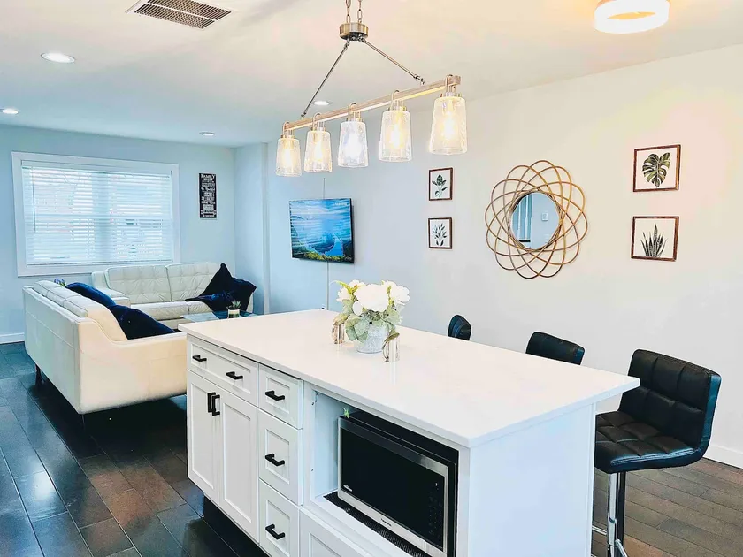 MODERN SLEEK 4-BEDS 2-BATH - Image 1