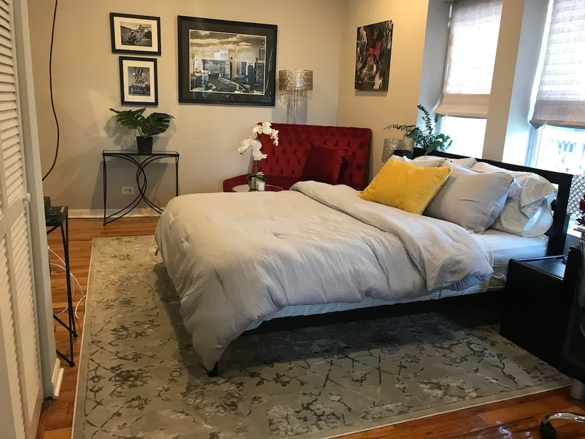 Cozy Studio Near Lake 15 mins to Downtown - Image 1