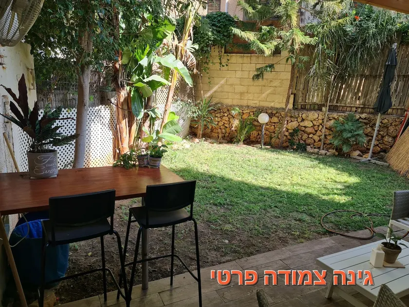 Residential unit (one and a half rooms) - private garden, free parking! - Image 1