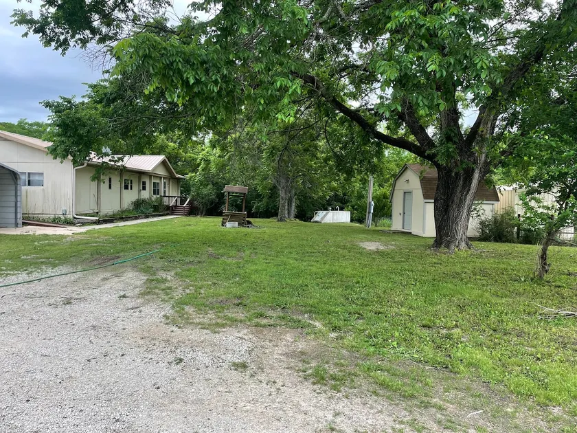 Nice Farm House in Private Country Setting - Image 1