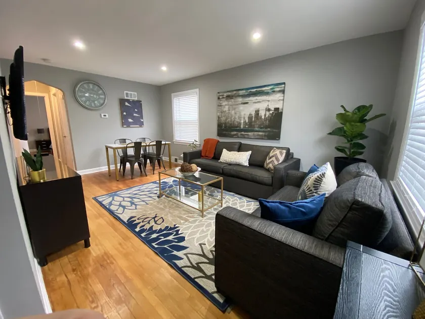 Superhost Spacious 3BR w/Parking | Family Friendly - Image 1