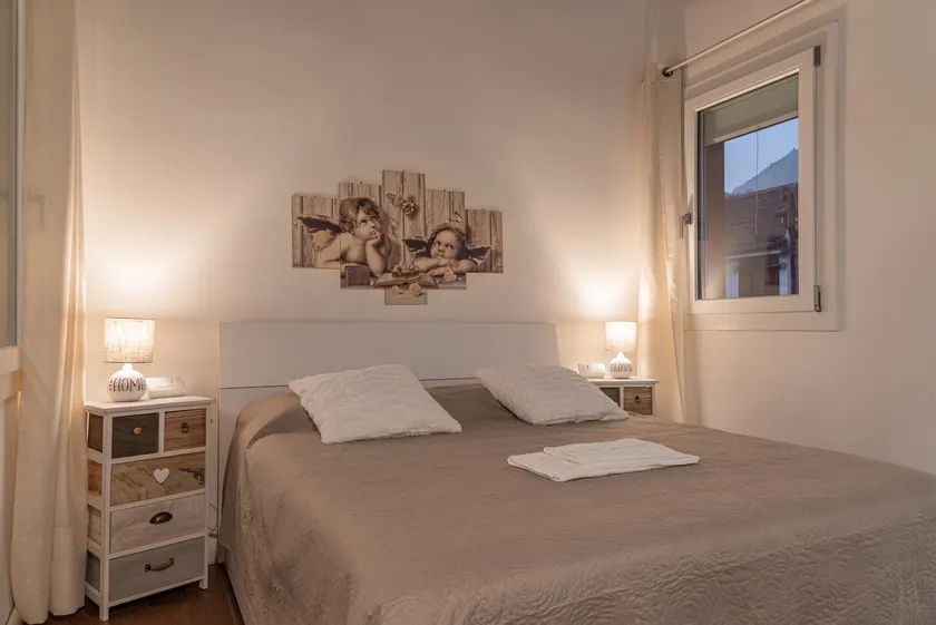 Independent apartment on two floors with courtyard - Image 1