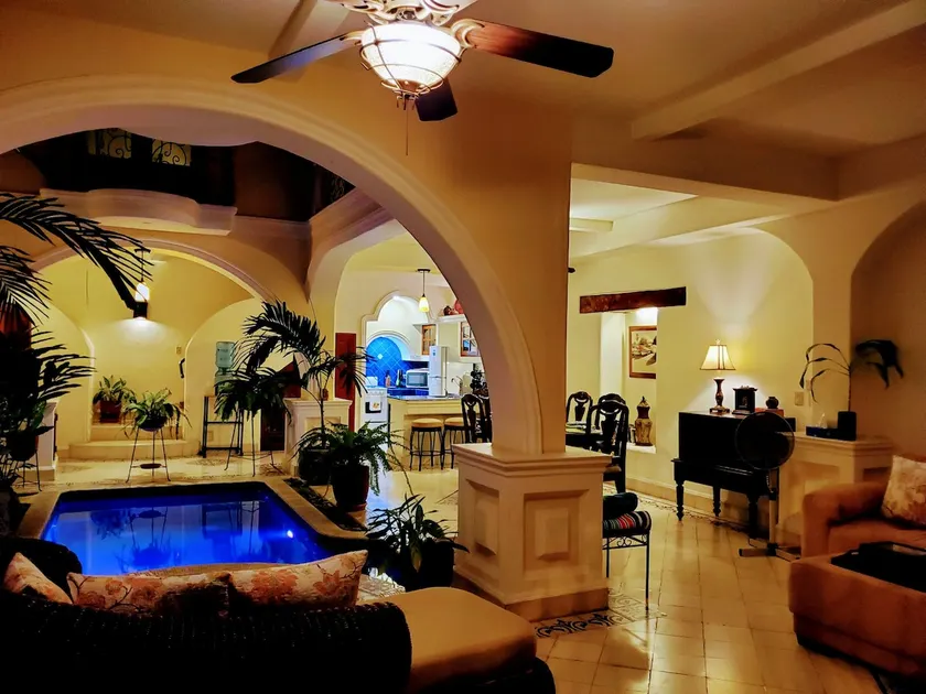 Luxurious 2 bedroom villa with pool - Image 1