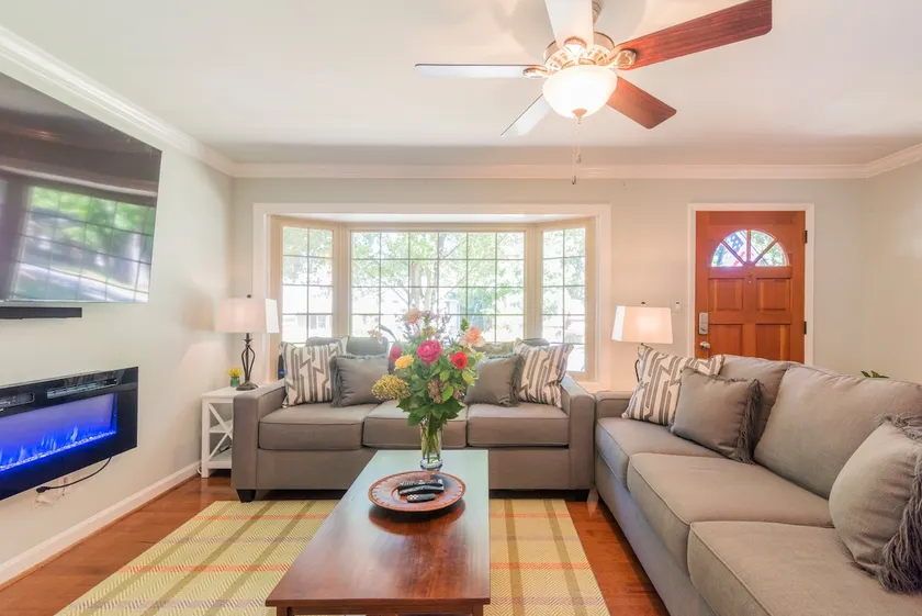 Luxury Location and Convenience with a Hot Tub - Image 1