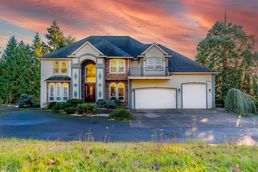 Huge Luxury Home with huge Deck near Powell Butte Park - Image 1
