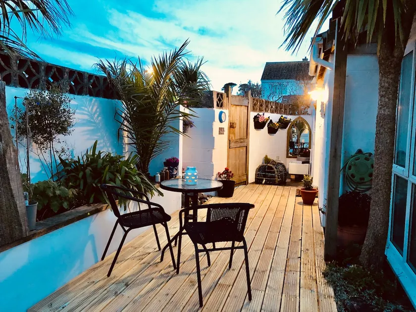 The Crib - Private patio, parking and WiFi - Image 1