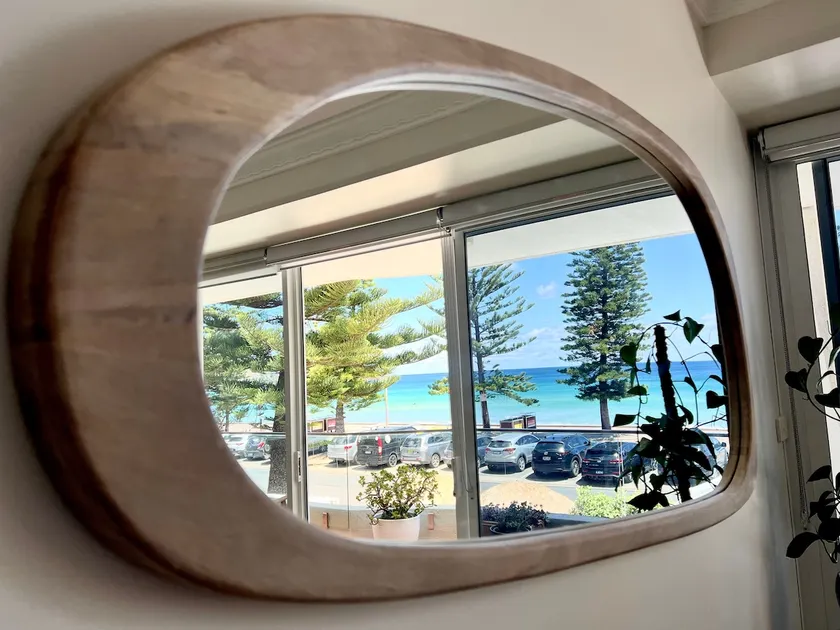 Stunning, uninterrupted views of beach & surf - Image 1