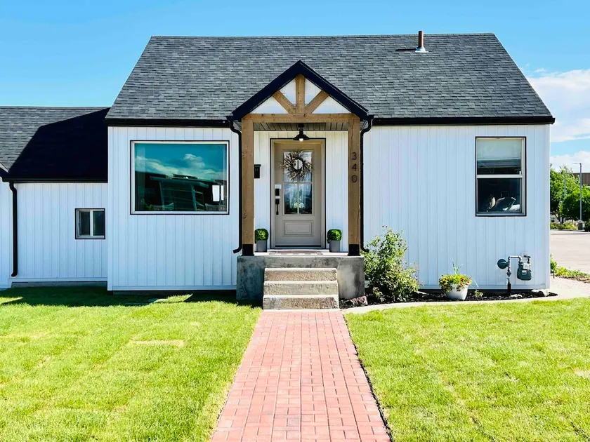 Cozy Cottage Downtown - Image 1