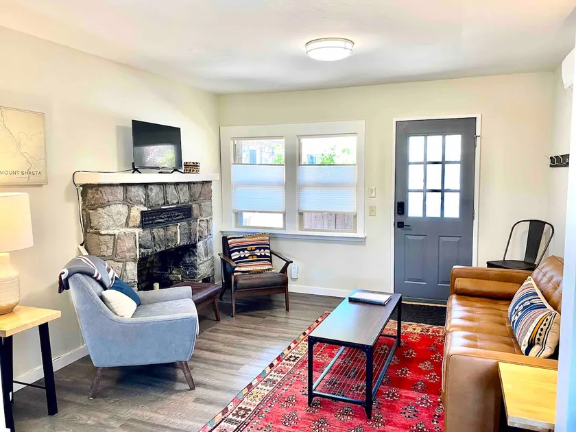 Downtown | Mid-Mod Stylish | Charm | Stone Cottage - Image 1