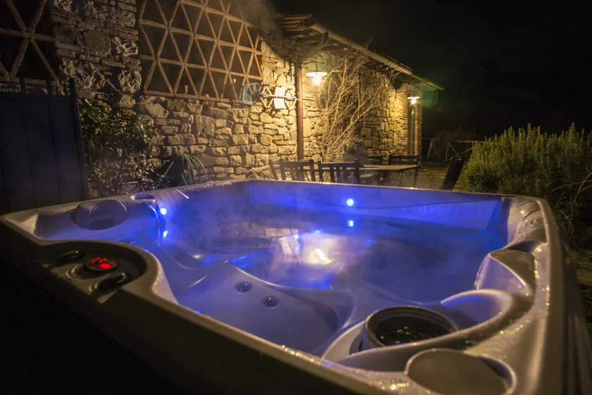 Il Fienile, Cottage in the country with Jacuzzi - Image 1