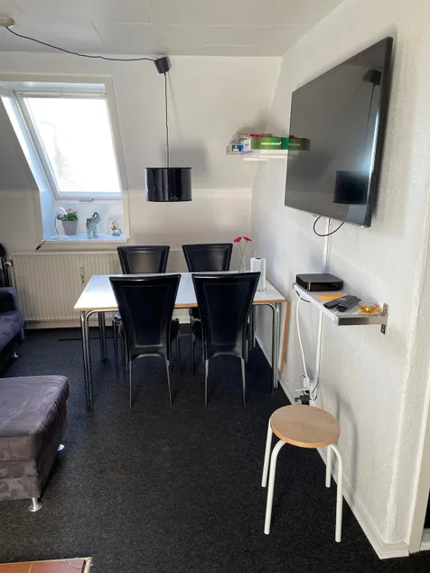 Own apartment in small property with 2 leases - Image 1