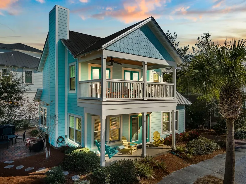 Amazing Location! Walk to Downtown Rosemary, Pool, Beach, & Restaurants! - Image 1