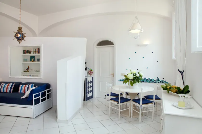 Luxury Seafront Retreat: 1 min to Beach & Ferry - Image 1