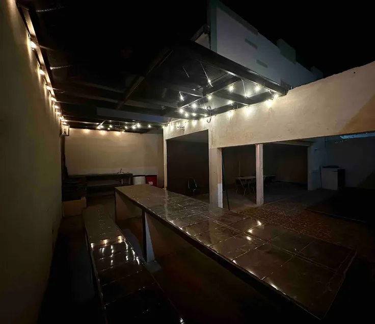 House with a pool and barbecue - Image 1