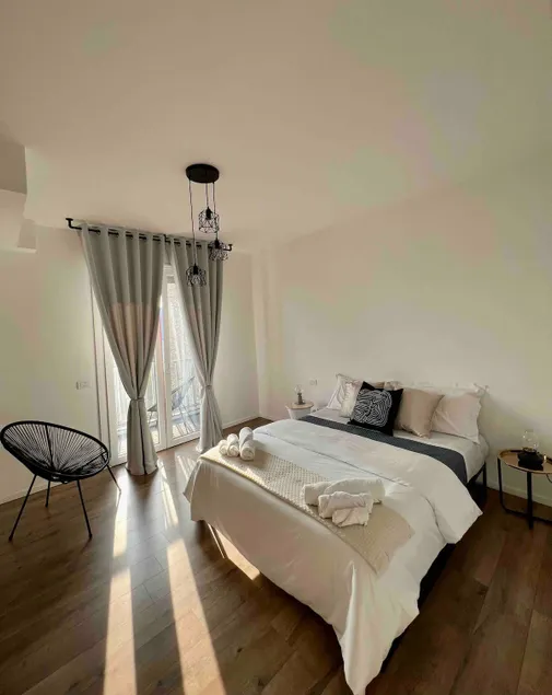 Business Apartment | 3 bedrooms 2 bathrooms | Parking - Image 1