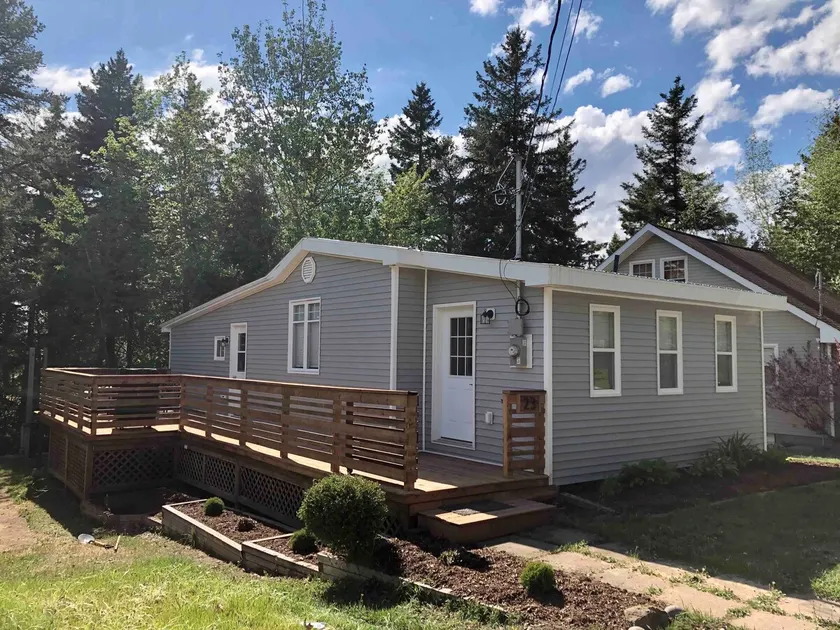 Cottage in The Bluff - Image 1