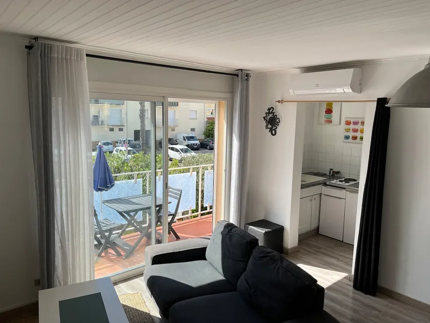Rosy Studio, sea side - Image 1