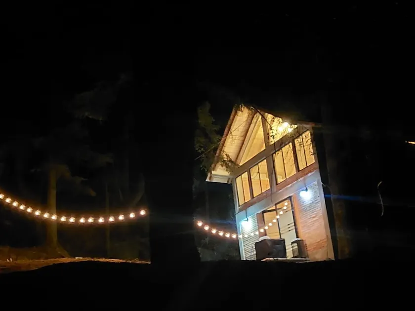 Charming cabin in the woods. - Image 1