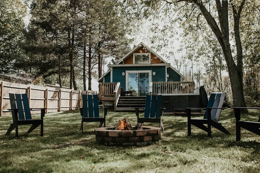 Lakefront Escape With Hot Tub, Kayaks & Firepit - Image 1
