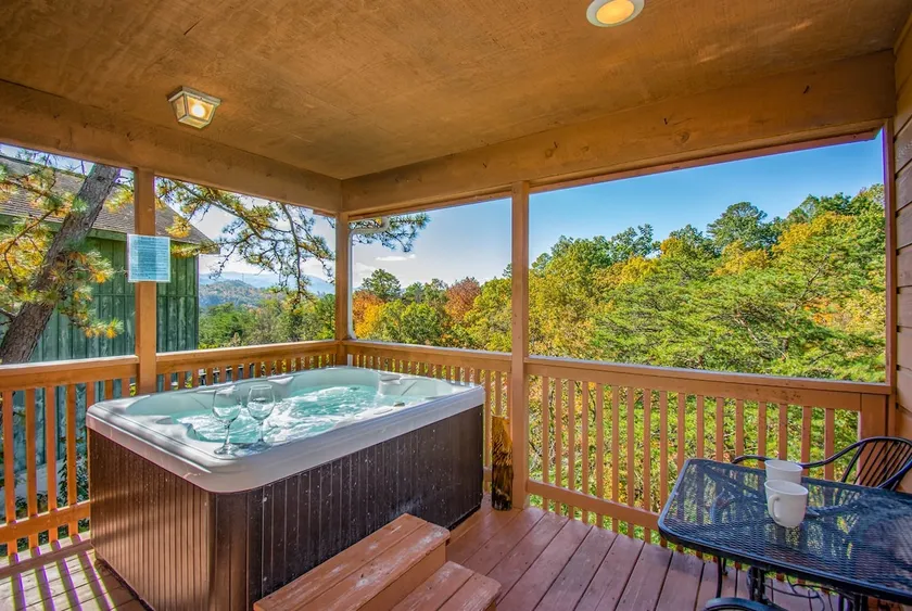 Ladybug Resort Romantisk hytte med udsigt over bjergene, Game Room, tæt på Dollywood - Image 1