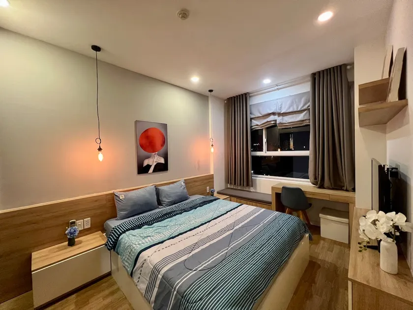 Lexington Apartment Light view - Image 1