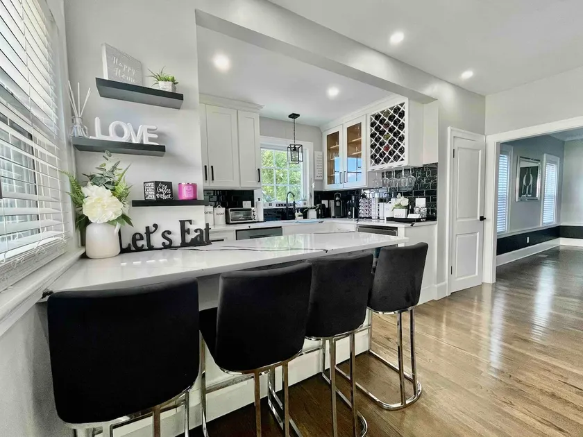 Leisure | Business| Getaway| Downtown Brockton - Image 1