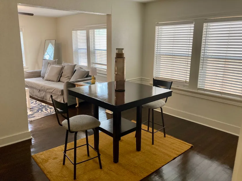 Heart l Of Montrose - Cozy 1 BR - Image 1