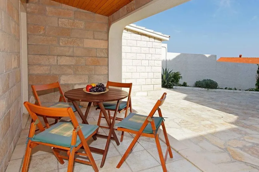 5 min from beach and center of Bol - Image 1