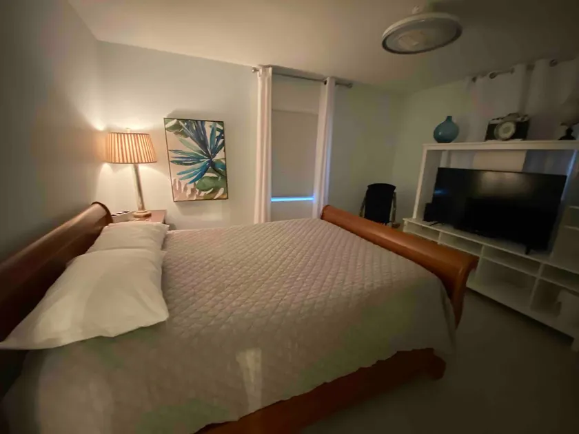 Studio w/private entrance. No cleaning fee. Fair $ - Image 1