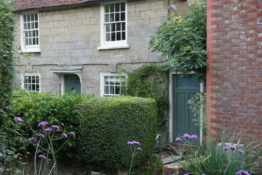 IVY COTTAGE - Image 1